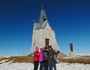 61  Al monumento del Redentore in vetta al Guglielmo (1957 m)